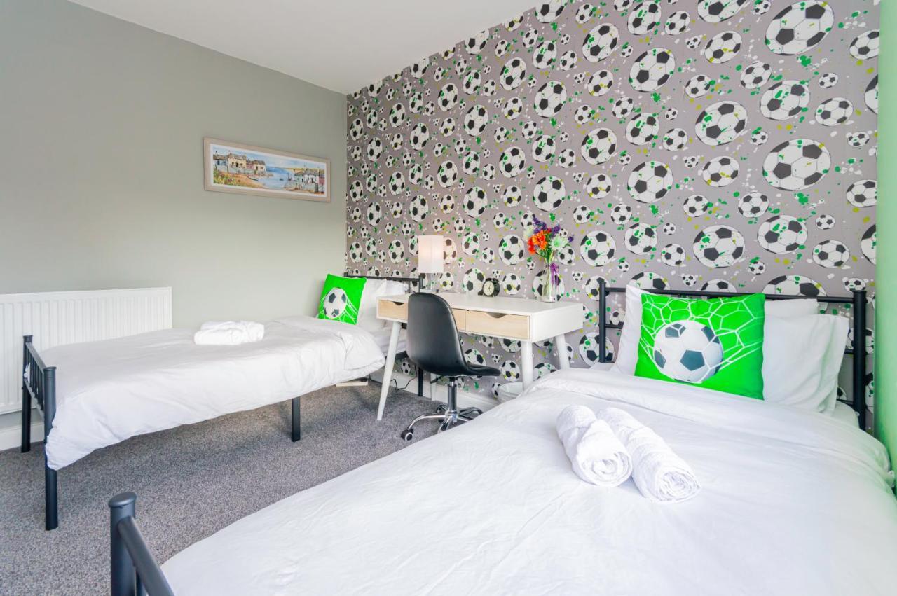 Stunning Place, Close To Windsor & Heathrow & Private Parking เบอร์แนม ภายนอก รูปภาพ