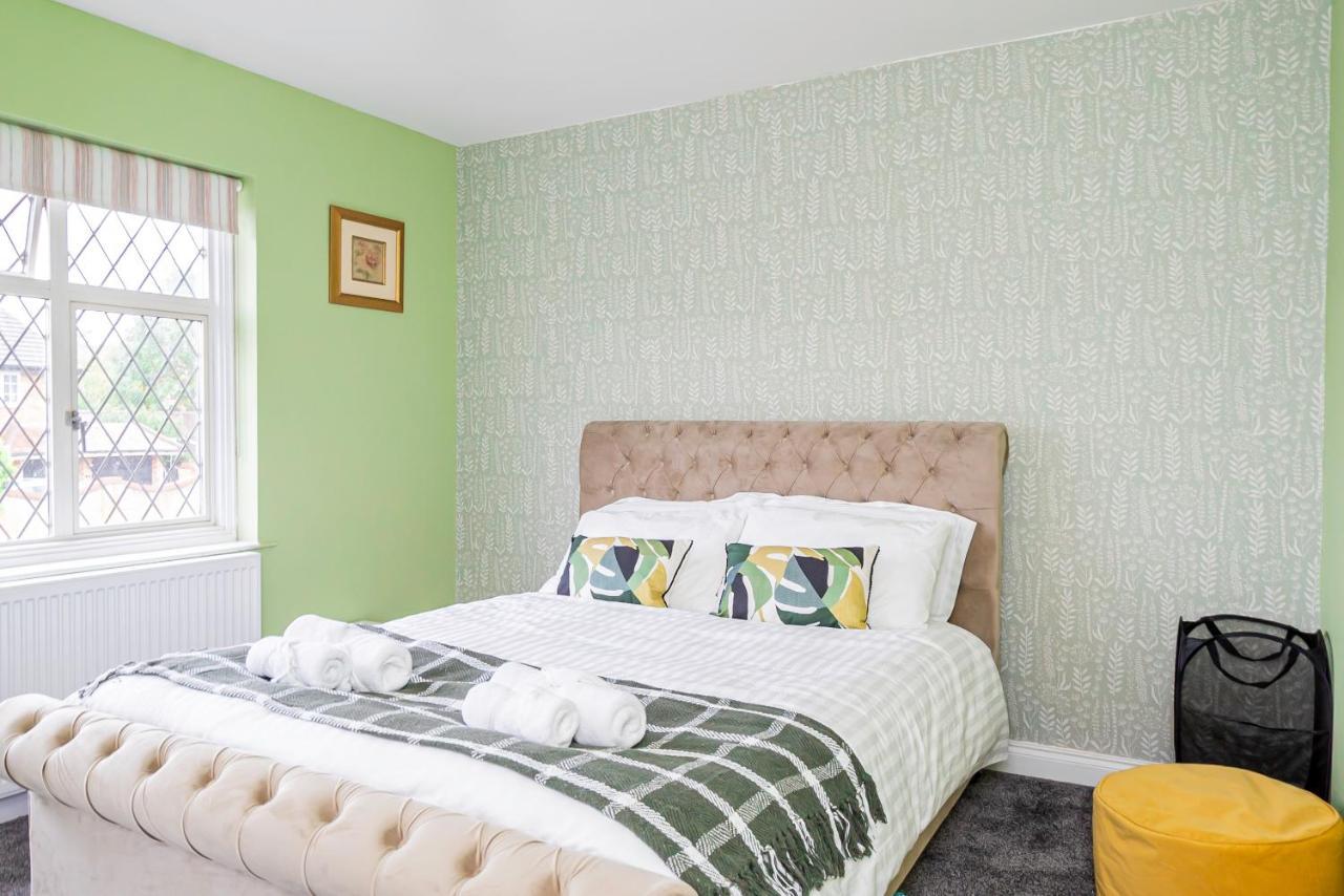 Stunning Place, Close To Windsor & Heathrow & Private Parking เบอร์แนม ภายนอก รูปภาพ