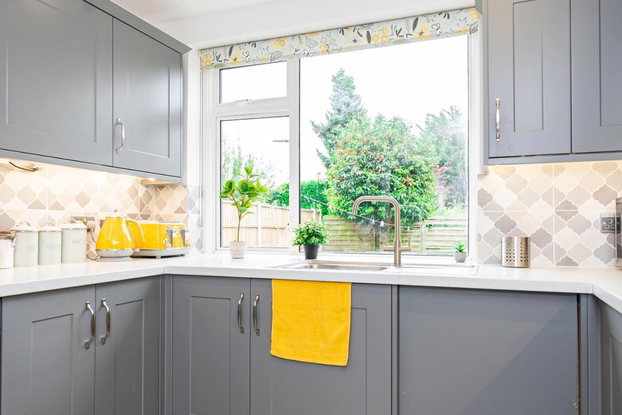 Stunning Place, Close To Windsor & Heathrow & Private Parking เบอร์แนม ภายนอก รูปภาพ