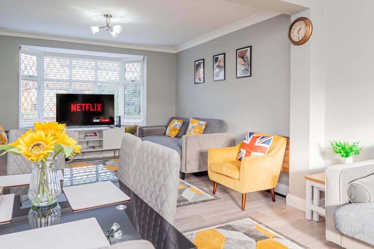 Stunning Place, Close To Windsor & Heathrow & Private Parking เบอร์แนม ภายนอก รูปภาพ