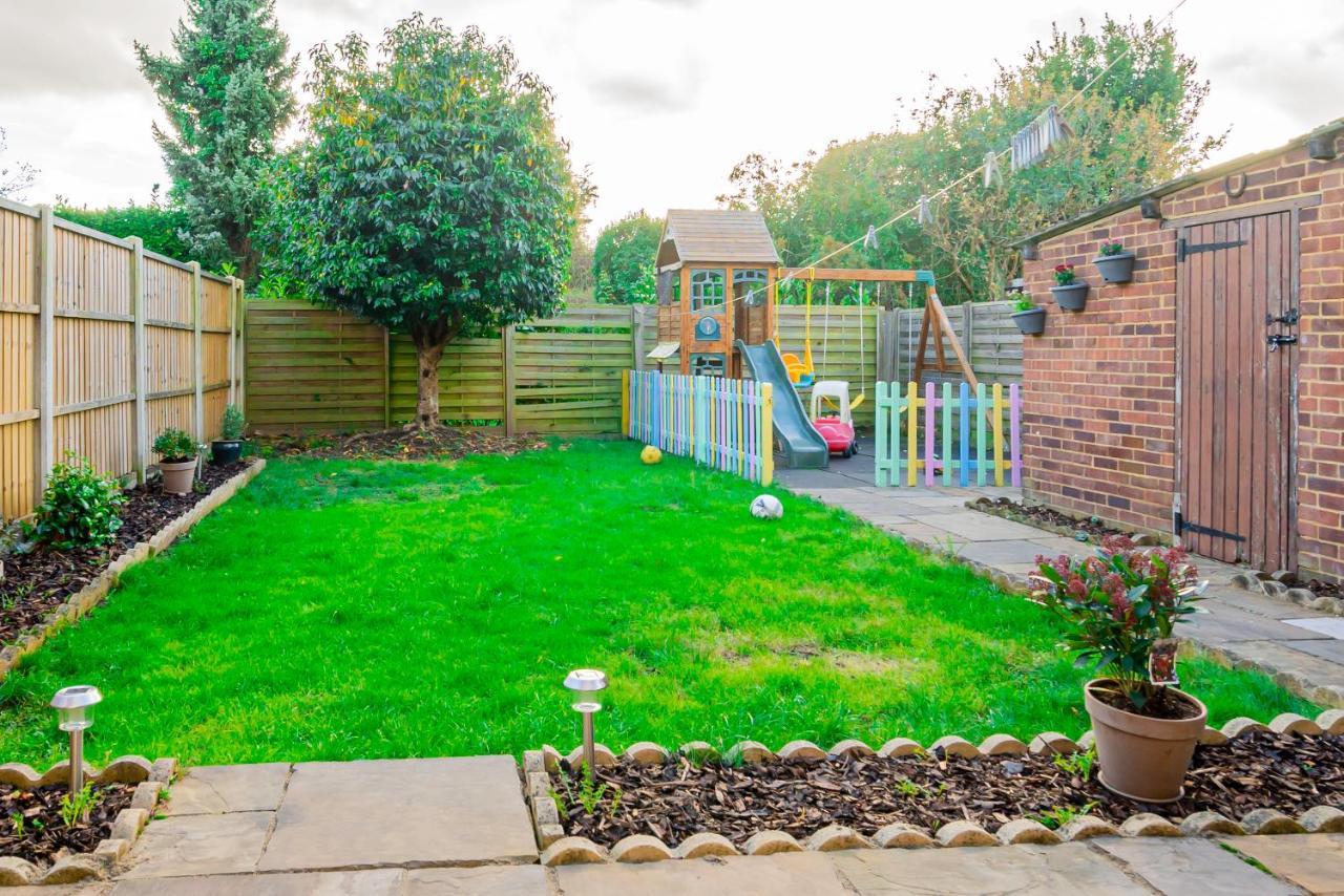 Stunning Place, Close To Windsor & Heathrow & Private Parking เบอร์แนม ภายนอก รูปภาพ