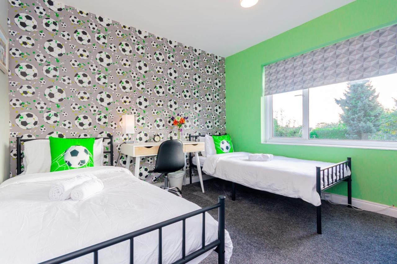 Stunning Place, Close To Windsor & Heathrow & Private Parking เบอร์แนม ภายนอก รูปภาพ